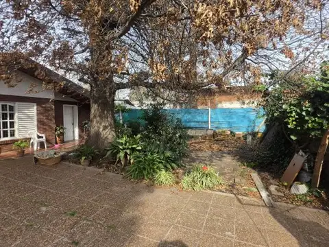 CASA CON LOTE AMPLIO A LA VENTA EN MERLO - BS.AS.