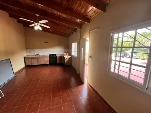 Casa 4 ambientes con 2 baños