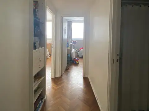 Departamento de dos dormitorios, escritorio y balcón en alquiler en Recoleta