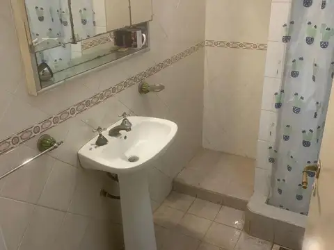 Casa en Alquiler con cochera zona Hurlingham