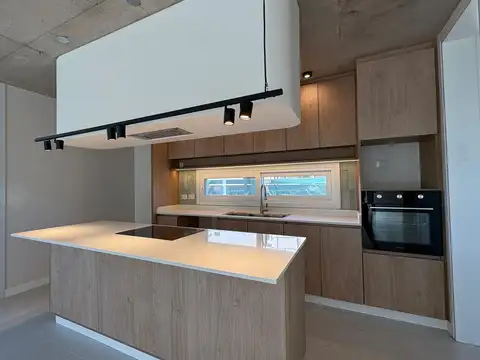 Casa 6 ambientes con 4 baños