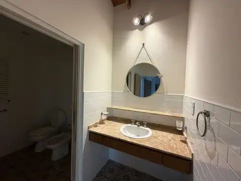 Casa 8 ambientes con 5 baños