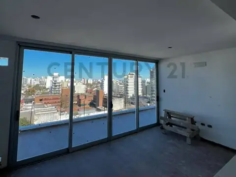 Departamento semi piso al frente de un dormitorio con cochera y terraza privada