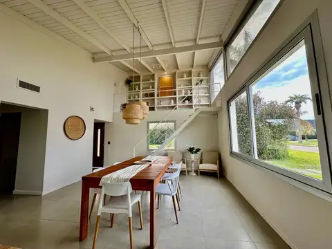 Casa 5 ambientes con 3 baños