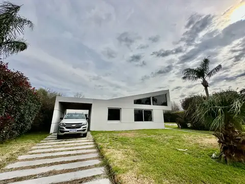 |APTO CREDITO| Casa en una sola planta con 3 dormitorios, pileta y jardín | Funes Hills - Miraflores