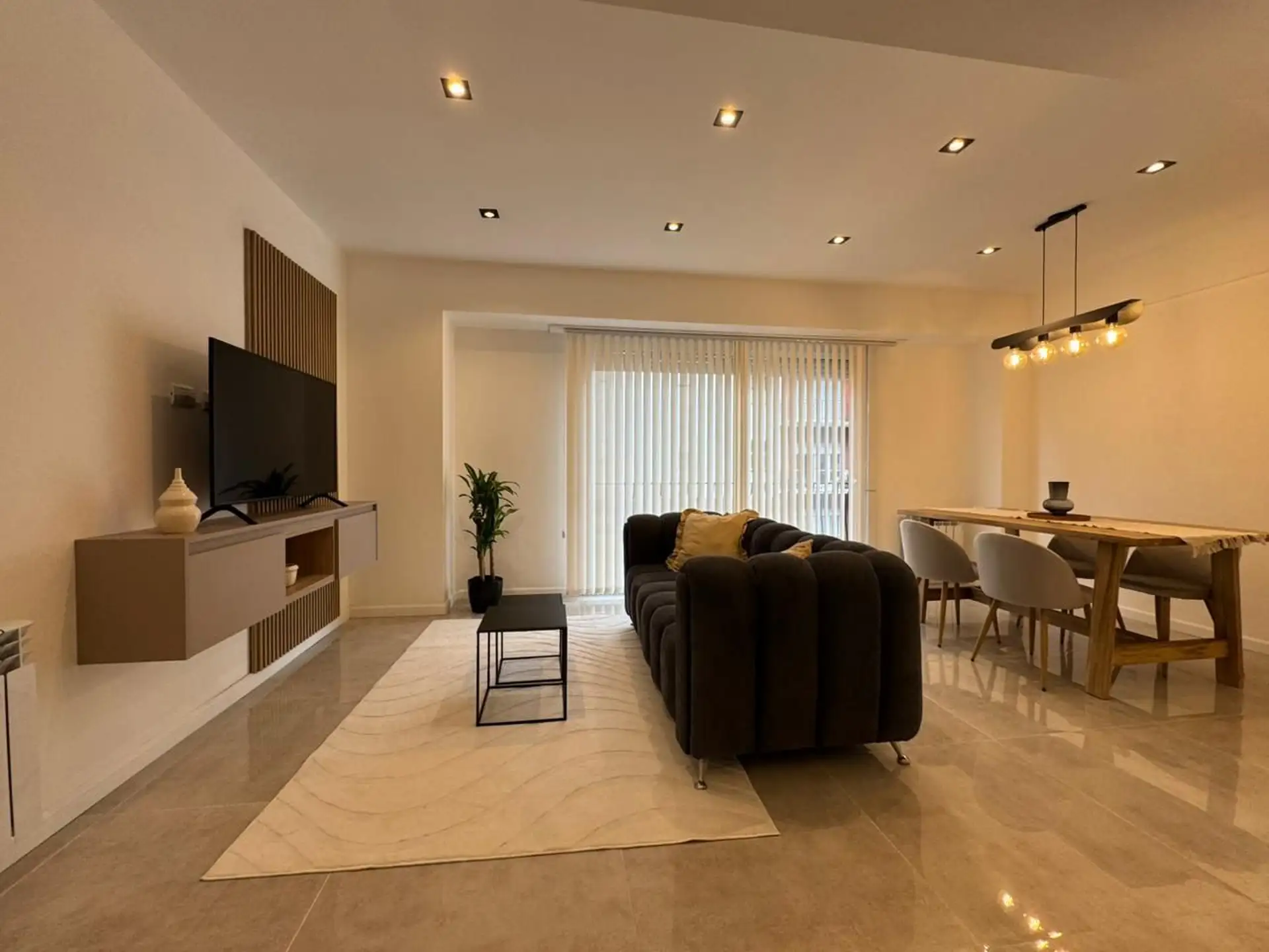 Depto 3 amb, 69m² con balcón y calefacción por radiadores — Plaza Colón