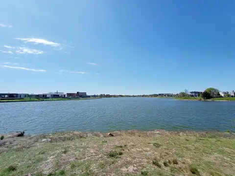 VENTA DE LOTE BARRIO SAN SEBASTIAN AREA 10, A LA LAGUNA ESCOBAR