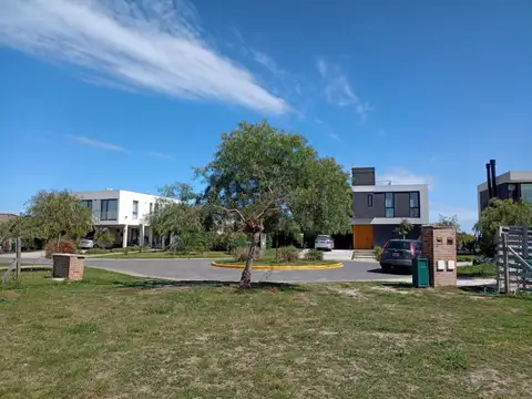 VENTA DE LOTE BARRIO SAN SEBASTIAN AREA 10, A LA LAGUNA ESCOBAR