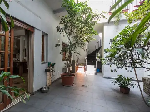 PH 4 AMB. C/ TERRAZA Y COCHERA - VENTA / FLORES