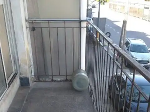 DEPARTAMENTO DE DOS AMBIENTES AL FRENTE CON BALCÓN, Guamini 5794 - Villa Lugano