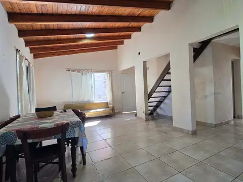 Depto Tipo Casa 3 ambientes con 2 baños