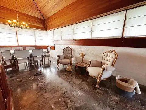 Casa en Venta con 4 cocheras