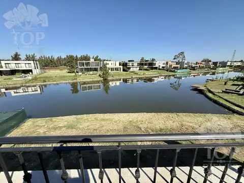 Casa al agua en venta en Laguna Grande