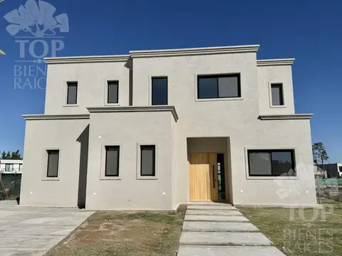 Casa en Venta en Laguna Grande, USD 549.000