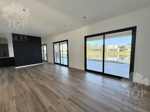 Casa al agua en venta en Laguna Grande