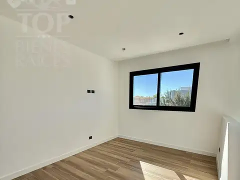Casa 6 ambientes con 4 baños