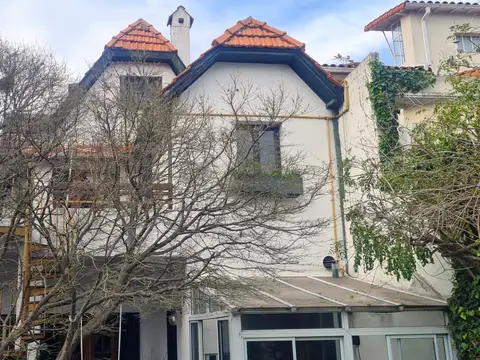 CASA EN VENTA 6 AMB 337 M2 C/JARDIN/PISCINA/PATIO/BALCÓN AL FTE/TERRAZA/COCHERA/PARILLA.  VTE LÓPEZ 