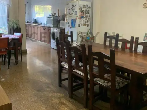 Venta Casa 4 Dormitorios Banfield Pileta Cochera Balcón