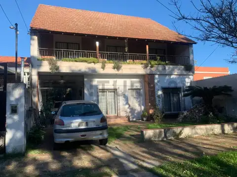 Venta Casa 4 Dormitorios Banfield Pileta Cochera Balcón