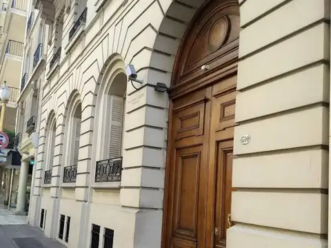 Oficina 10 ambientes con 3 baños