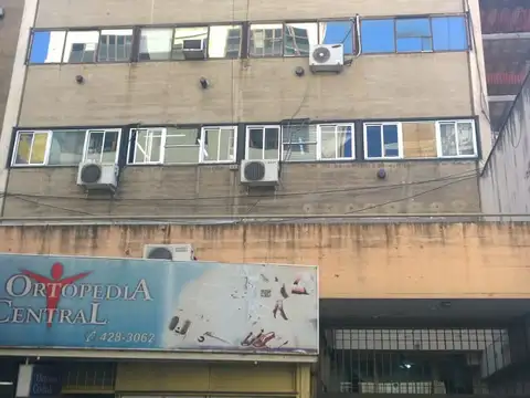 Oficina en venta ubicada en pleno centro - Con renta