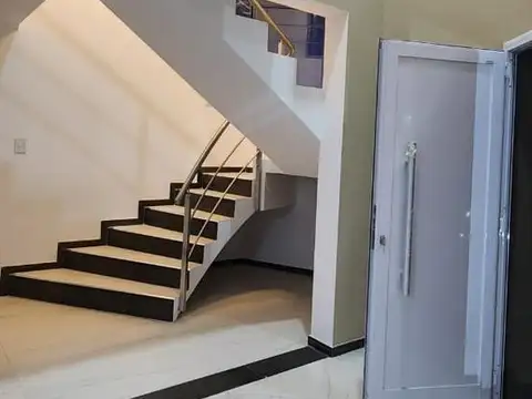 Casa 5 ambientes con 3 baños