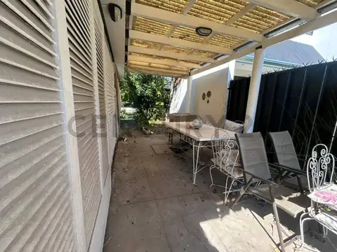 Casa en alquiler en Manuel B. Gonnet – Verde, comodidad y entorno único