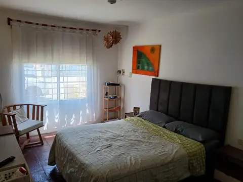 CASA EN VENTA -  4 DORMITORIOS - NUEVO POETA LUGONES!