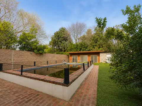 Casa en Venta con 2 cocheras