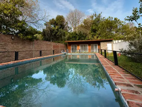 CASA EN VENTA  Calle 27 entre 462 y 463 -  City Bell