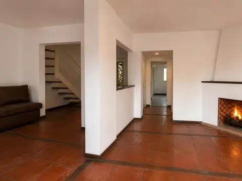 Casa 7 ambientes con 4 baños