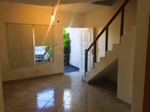 Depto Tipo Casa en Alquiler de 2 dormitorios