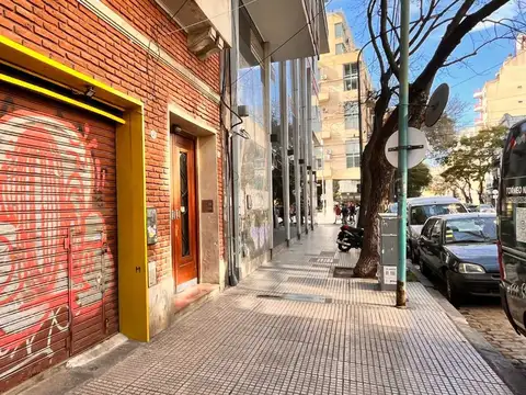 LOCAL en ALQUILER, c/patio. Bajas expensas !
