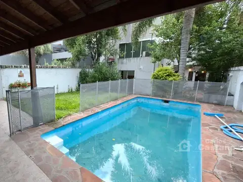 PH 3 Amb. con Fondo, Quincho, Piscina, Garaje y Terraza