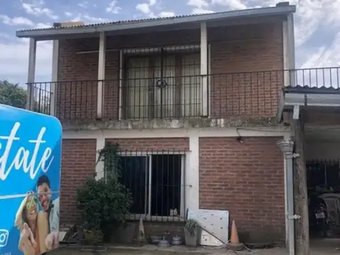 Casa en Venta con 3 cocheras