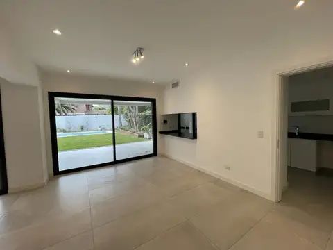 Casa 4 ambientes con 5 baños