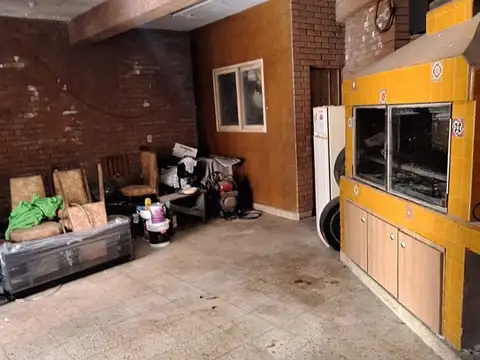 CASEROS. LA MERCED 3500 CASA A REFACCIONAR 3 AMB 90 M2 CUB PATIO.JARDIN QUINCHO.TERRAZA COCHERAS