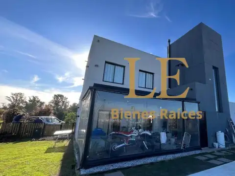 Casa 4 ambientes con 4 baños