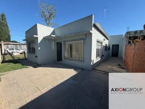 Casa 4 ambientes con 2 baños