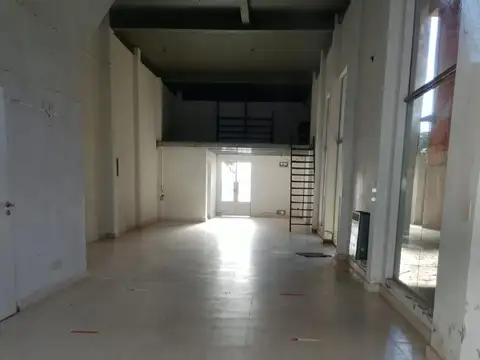 LOCAL CÉNTRICO EN ALQUILER - CAÑUELAS.-