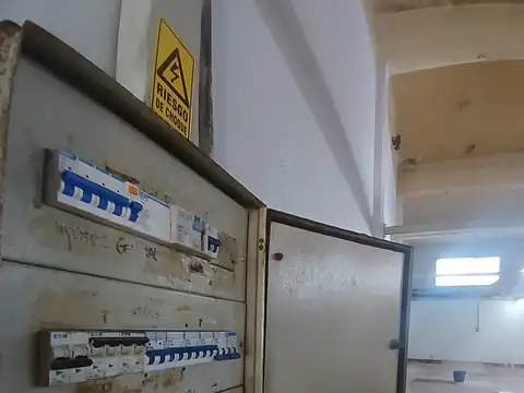 LOCAL DEPOSITO ALQUILER  FLORESTA COMERCIAL