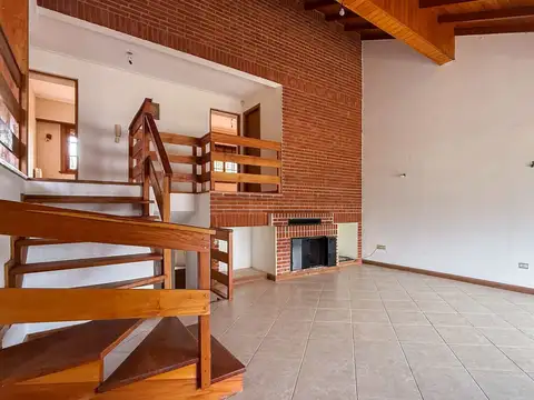 Casa 5 ambientes con 3 baños