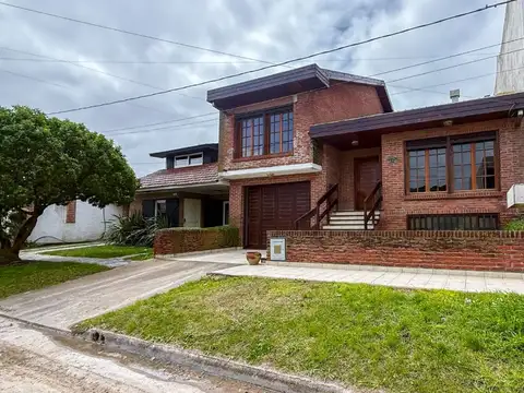 VENTA CHALET 5 AMB STA. CLARA A METROS DEL MAR 