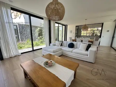 Casa 4 ambientes con 4 baños