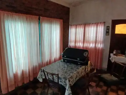 Casa 2 ambientes con 1 baño