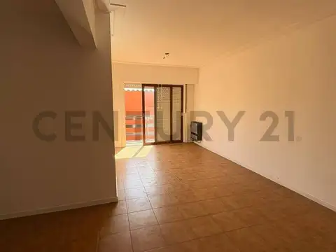 Venta de departamento cinco ambientes, frente al mar, Miramar.