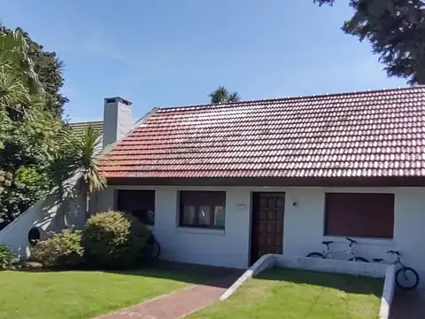 Casa en venta - 4 Dormitorios 2 Baños - Loma Verde