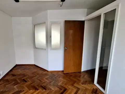 Oficina 4 ambientes con 1 baño