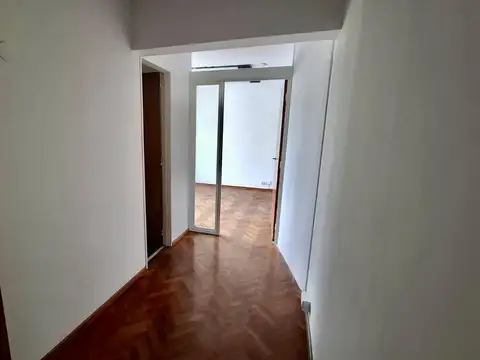 Oficina en Alquiler con 1 cochera
