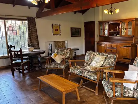 Casa en Venta con 3 cocheras